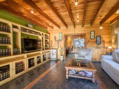 Casa en Venta con 2 cocheras