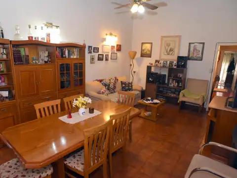 Venta de Casa 4 ambientes con Patio, Quincho y Cochera