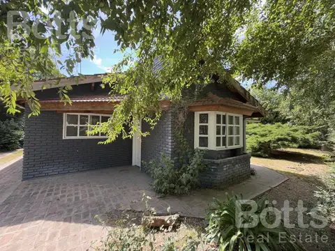 Casa en Venta con 2 cocheras