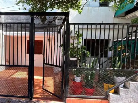 Casa de planta baja en alquiler con patio. Zona sur.