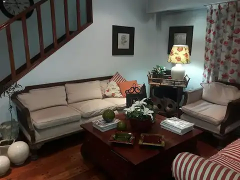 Casa 6 ambientes con 2 baños