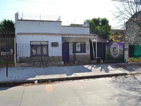 VENTA CASA 4 AMB. C/COCH TERRAZA A. CREDITO MORON