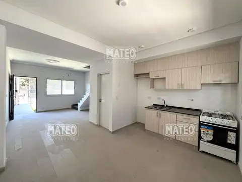 Depto Tipo Casa en Alquiler de 2 dormitorios