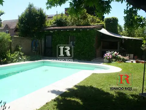 Casa en Venta con 2 cocheras