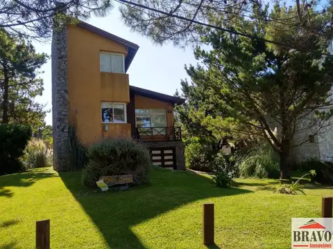 Casa en venta c/ cochera en Mar de las Pampas