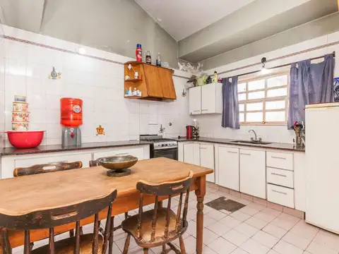 VIVIENDA, GALPON Y LOCAL EN V. ALSINA