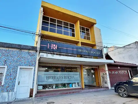 Local comercial en venta en La Plata.