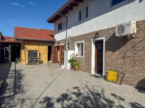 Casa 4 ambientes con 2 baños