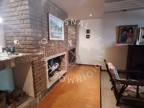 Casa 9 ambientes con 4 baños