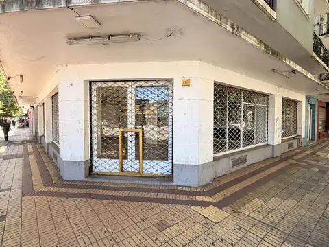 Local en alquiler sobre Av. Luro y Olazabal