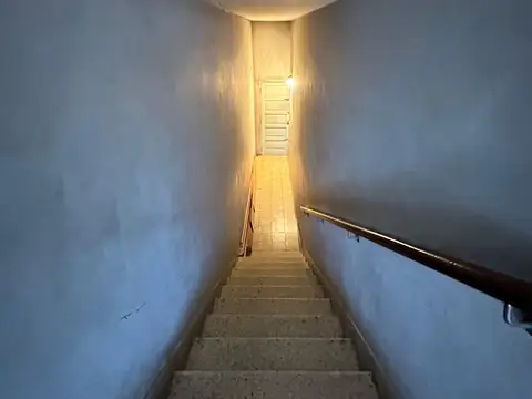 Venta  3 Locales y departamento Castelar Sur