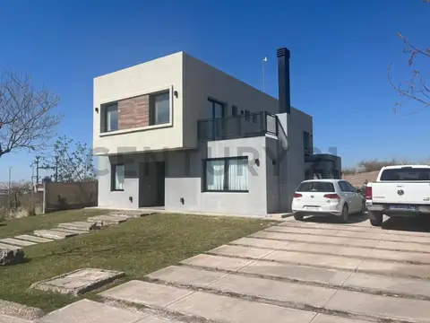 HERMOSA CASA EN MENDOZA NORTE COUNTRY CLUB