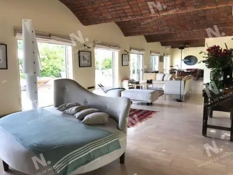 Casa 6 ambientes con 5 baños