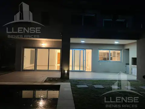 Casa 5 ambientes con 4 baños