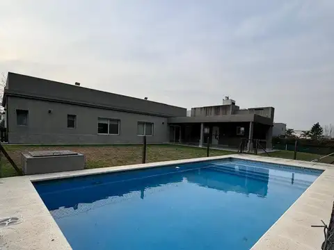 Casa de 4 ambientes en Alquiler o Venta en Terravista