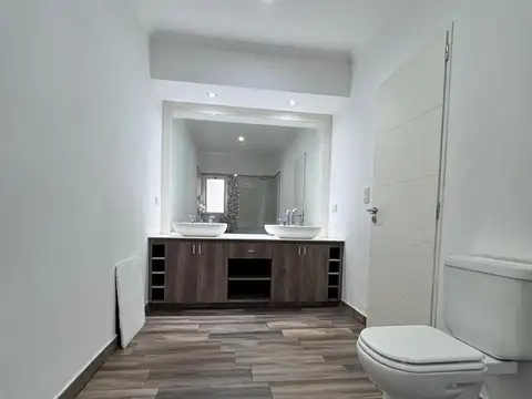 Casa en Alquiler con 1 cochera