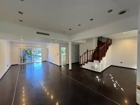 Casa 6 ambientes con 3 baños