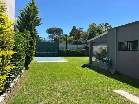 Venta lote Villa Udaondo Barrio Privado Agustinas 1 con quincho y garage