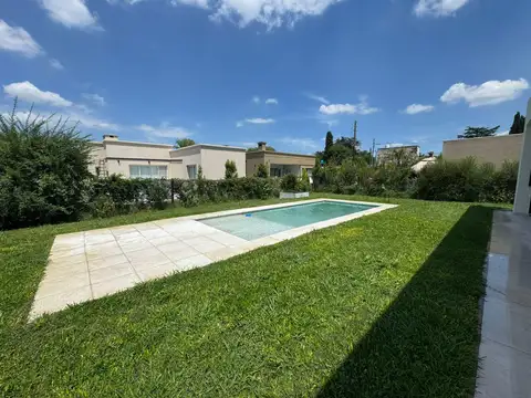 Casa 5 ambientes con 3 baños