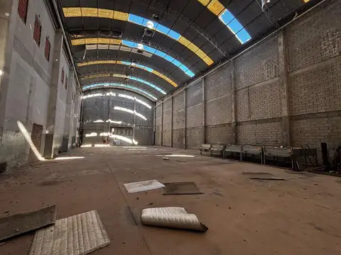 Galpón - Depósito de 744 m2  en  Lanús Oeste - VENTA - ALQUILER