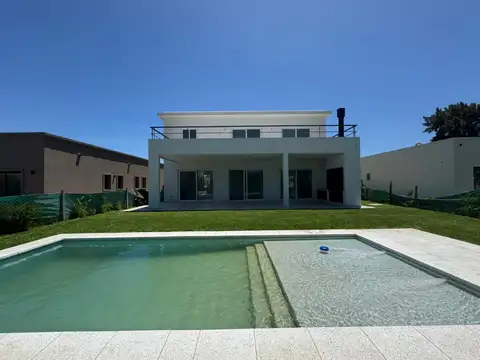 Casa en Venta con 2 cocheras