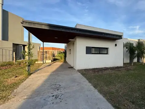 Casa en Venta en Pilar, USD 195.000