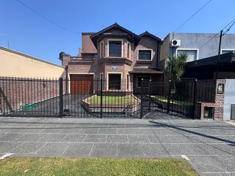 VENTA IMPORTANTE CHALET SOBRE DOS LOTES