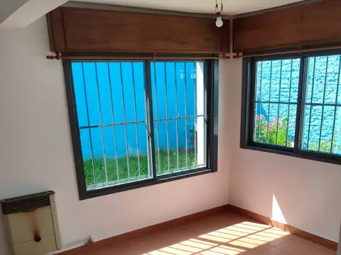 Depto Tipo Casa 4 ambientes con 1 baño
