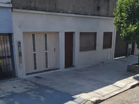 PH ENTRADA INDEPENDIENTE 3 AMBIENTES CON PATIO ,COCHERA PARA 2 AUTOS. TERRAZA