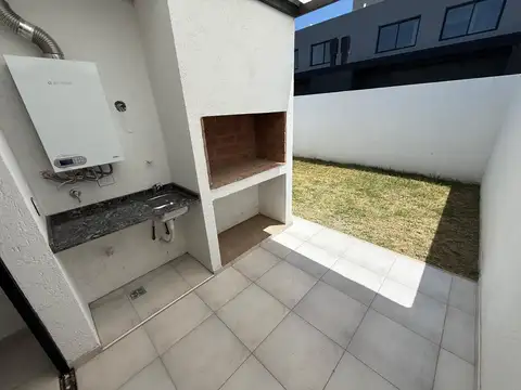 Depto Tipo Casa en Alquiler con 1 cocheras