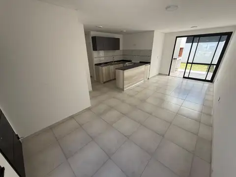 Duplex Planta baja Alquiler 2 dorm Quebradas de Manantiales