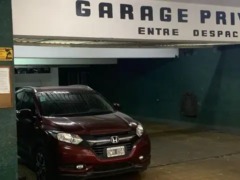 Venta de cochera cubierta en Barrio Norte