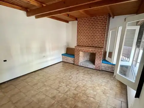 Casa 5 ambientes con 1 baño