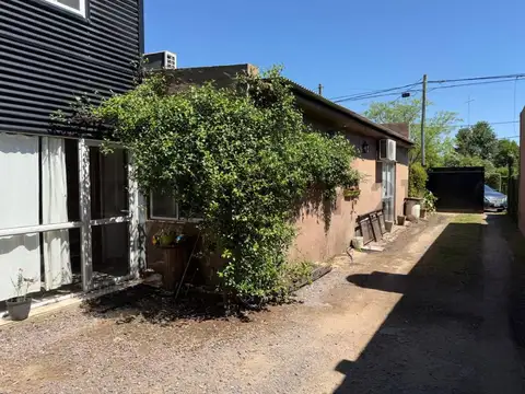 VENTA DE CASA 2 PLANTAS  CON LOCAL Y GALPON DEL PAMPA 240-SAN ANTONIO DE ARECO