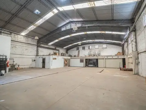 VENTA GALPON MORENO FRENTE UNIVERSIDAD LOTE 850M2