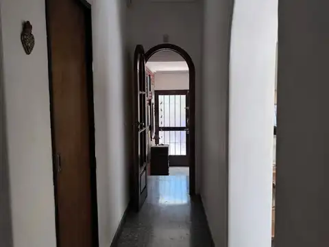 VENTA CASA 4 AMB. COCHERA TERRAZA PATIO Y BALCON