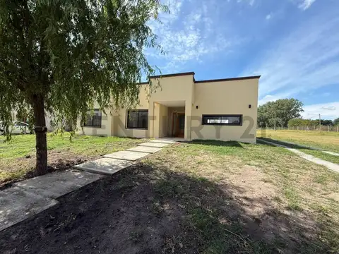 VENTA CASA 4 AMBIENTES A ESTRENAR EN BARRIO PRADERAS 57 CAÑUELAS FINANCIACION