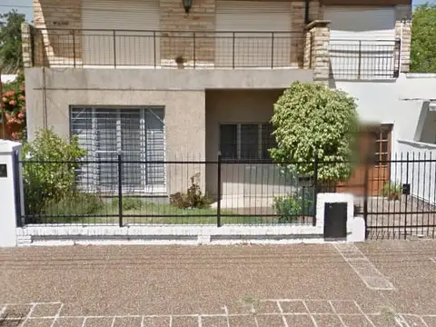 2 CASAS EN P.B. Y P.A GRAN LOTE EXCELENTE UBICACION