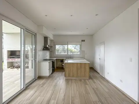 Venta casa en Barrio San Ramón con financiación - Pilar del Este