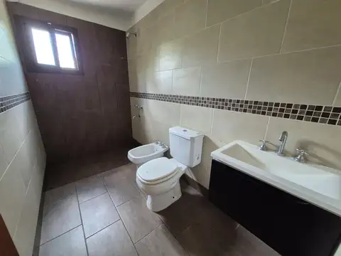 Casa 2 ambientes con 1 baño