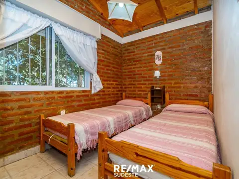 Casa en Venta con 3 cocheras