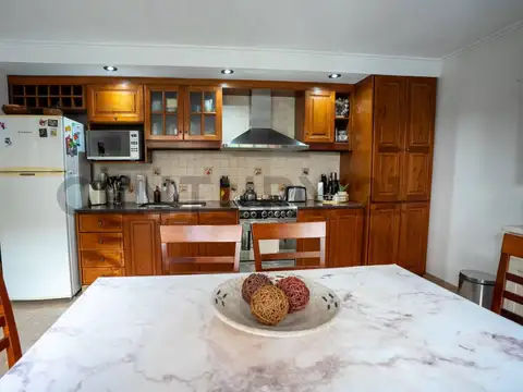 DUPLEX EN VENTA LA PLATA. 2 DORMITORIOS PATIO Y GARAGE