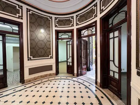 VENTA / CASA ESTILO NEOCLÁSICO / CENTRO