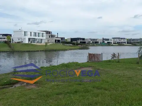 Venta de lote al agua en  Barrio Marinas Puertos del Lago, Escobar