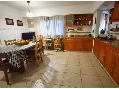 Casa en Venta con 3 cocheras