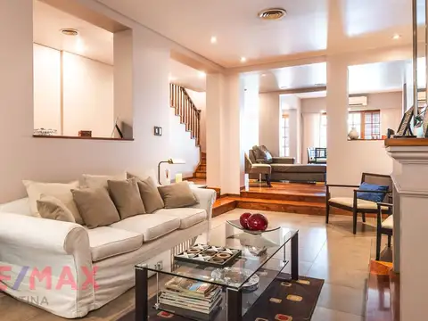 Casa 7 ambientes con 4 baños