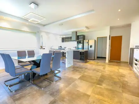 Casa en Venta en La Plata [Cod: 677]