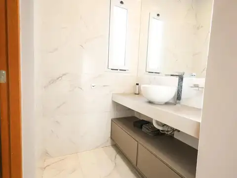 Casa en Venta en La Plata [Cod: 677]