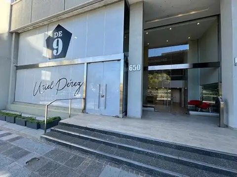 ALQUILER Local  de 200m2 en 2 plantas - 45m2 descubiertos en Libertador - Vicente López