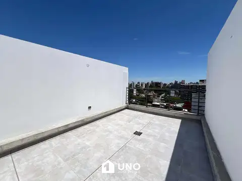 Ovidio Lagos y Mendoza - Amplio Dpto Monoambiente Externo.